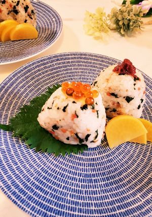 ふりかけ おにぎりに欲張りチョイ乗せ-レシピのメイン写真
