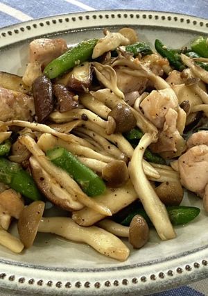 鶏もも肉とキノコのガーリックソテー-レシピのメイン写真