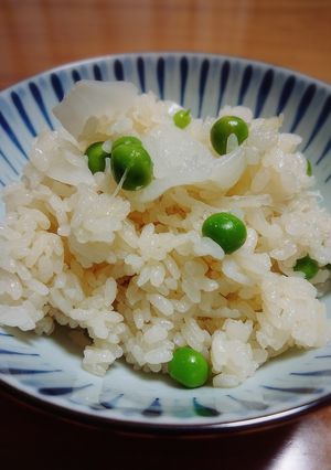 うすいえんどうのご飯 新玉ねぎ入り-レシピのメイン写真
