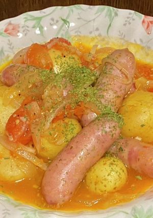 簡単・新ジャガイモとソーセージのトマト煮-レシピのメイン写真