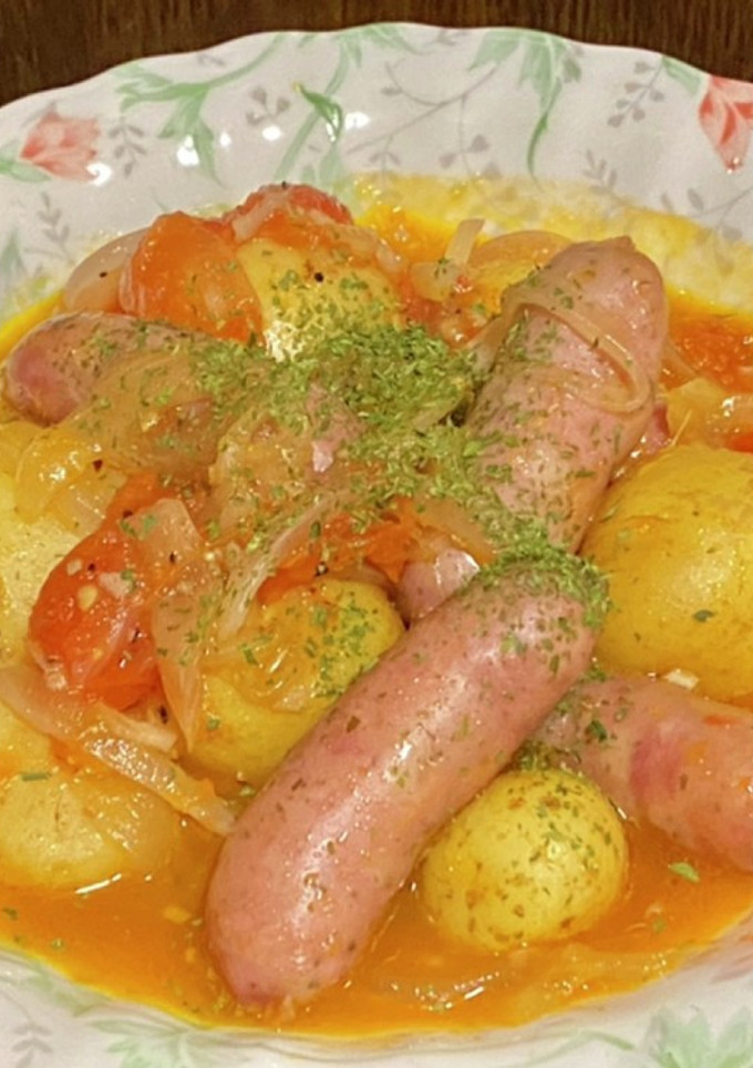 簡単・新ジャガイモとソーセージのトマト煮-レシピのメイン写真