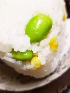 しらすと枝豆ともろこしのおにぎり-レシピのメイン写真