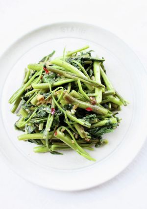 簡単に！ベトナム風【空芯菜のにんにく炒め-レシピのメイン写真