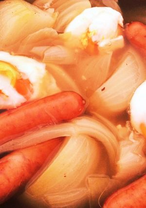 簡単!温泉卵とトロトロ丸ごと玉ねぎスープ-レシピのメイン写真