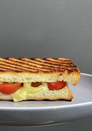 爽やかなバジルトマトチーズトースト-レシピのメイン写真
