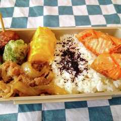 รูปของ 男子高校生お弁当(25)シャケ弁Ⅱ
