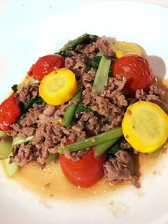 鉄フライパンで牛肉と青菜トマト炒め-レシピのメイン写真