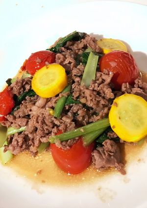 鉄フライパンで牛肉と青菜トマト炒め-レシピのメイン写真