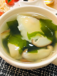 椎茸とワカメの餃子スープ・水餃子スープ-レシピのメイン写真