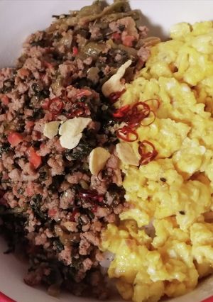 余ったタネも美味しく!ギョーザそぼろ丼-レシピのメイン写真