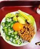 イカオクラのアボカド納豆丼☆卵黄のせ★
