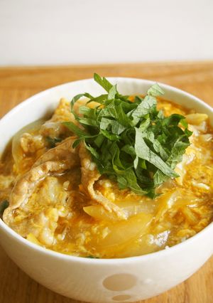 豚こま卵丼・大葉&カレー粉で爽やか!-レシピのメイン写真