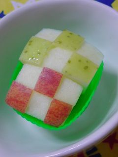 お弁当に♪りんごの飾り切り◇格子◇-レシピのメイン写真