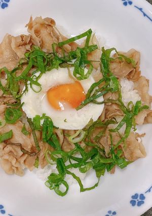 甘辛豚ばら☆温玉丼-レシピのメイン写真