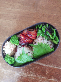 JK☆梅ちりめんおにぎり弁当♪-レシピのメイン写真