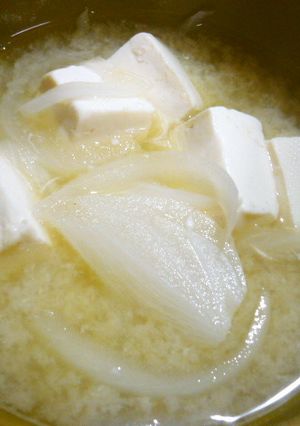 玉ねぎと豆腐のお味噌汁-レシピのメイン写真