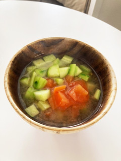 夏にぴったり!きゅうりとトマトのお味噌汁-レシピのメイン写真