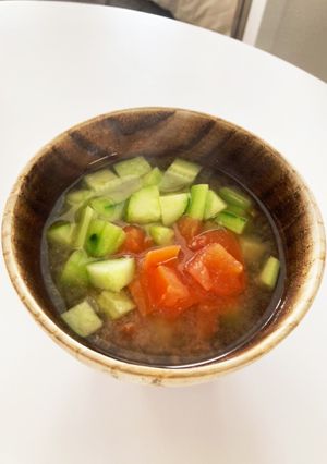 夏にぴったり！きゅうりとトマトのお味噌汁-レシピのメイン写真