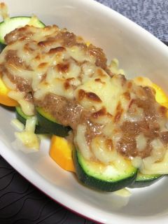 ズッキーニの肉味噌チーズ焼き-レシピのメイン写真