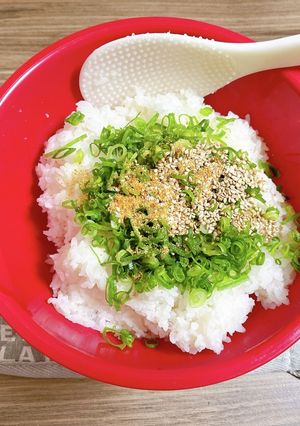 簡単♪青ネギと胡麻の鶏ガラおにぎり-レシピのメイン写真