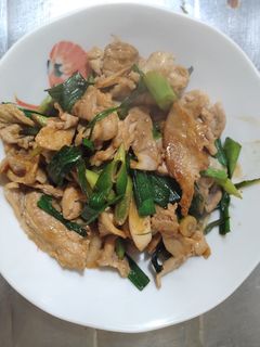 簡単 葉にんにくと豚こまのゴマ油醤油炒め-レシピのメイン写真
