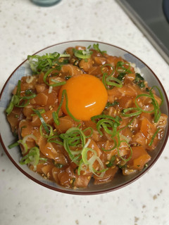 サーモン麺の残りで、サーモンユッケ丼♡-レシピのメイン写真