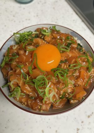 サーモン麺の残りで、サーモンユッケ丼♡-レシピのメイン写真