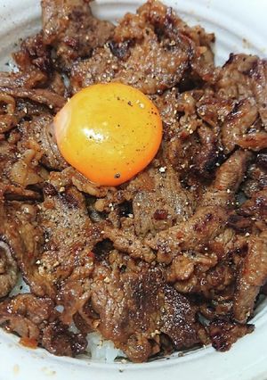 脂身多い牛こま肉でピリ辛ステーキ丼風-レシピのメイン写真