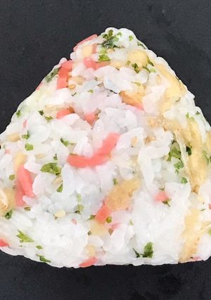 お弁当用☆おにぎり/紅生姜とあげ玉-レシピのメイン写真