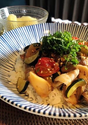簡単さっぱりレモンダレ＊夏の彩り豚バラ丼-レシピのメイン写真