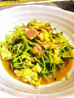豆苗、卵、ベーコン炒め-レシピのメイン写真