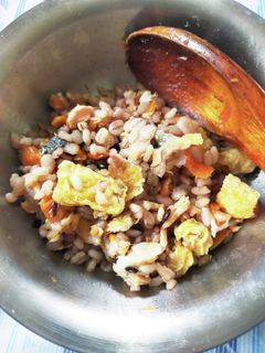 チャーハンの味付けで作る炊き込みご飯-レシピのメイン写真