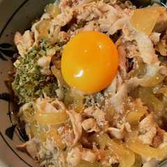 รูปของ 煮汁活用！スタミナ豚丼or牛丼！