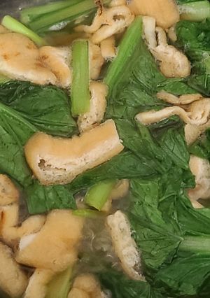 茅乃舎の出汁で…揚げと小松菜のしみしみ煮-レシピのメイン写真