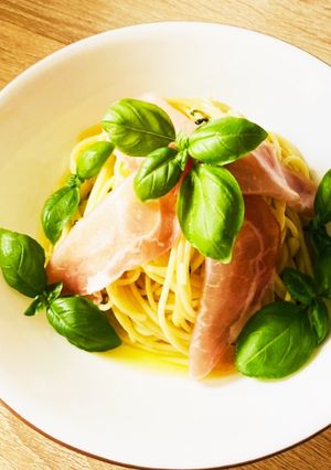 バジルと生ハムのオイルパスタ-レシピのメイン写真