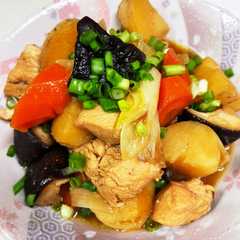 รูปของ 皮付き新じゃがで♪鶏じゃが