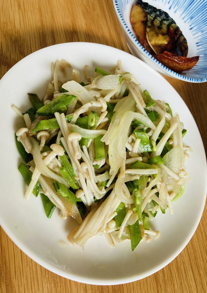 えのきと玉ねぎと絹さやの野菜炒め-レシピのメイン写真