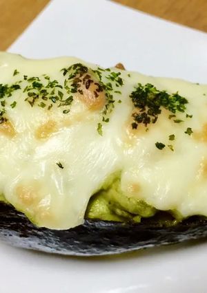 塩麹が入った「アボカドココット」-レシピのメイン写真