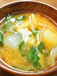 明日葉、じゃがいも、玉葱のお味噌汁-レシピのメイン写真