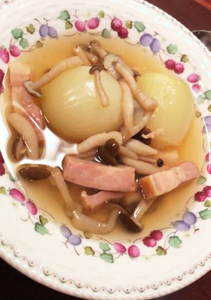丸ごと玉ねぎのコンソメスープ-レシピのメイン写真