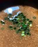 とろろ芋（山芋・長芋）の赤だし味噌汁