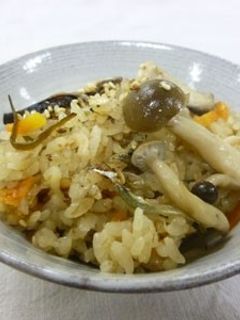 きのこと手作りつくだ煮の炊き込みごはん-レシピのメイン写真