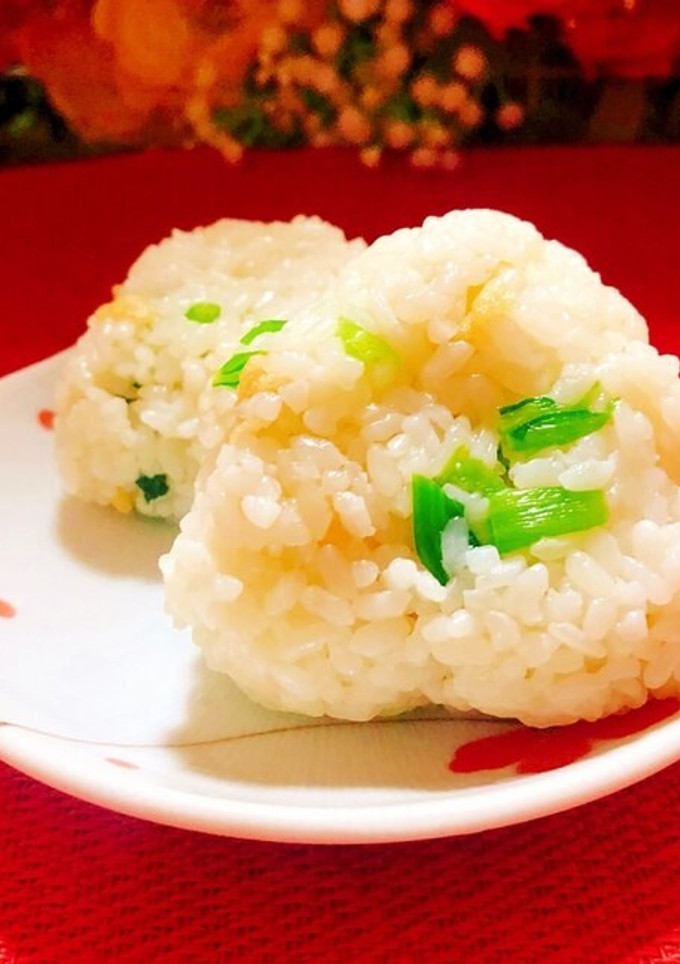 お野菜を摂取♪小松菜と揚げ玉のおにぎり-レシピのメイン写真