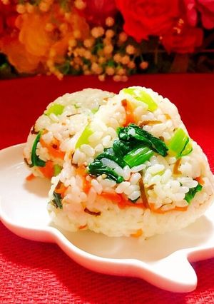 お野菜摂取♪小松菜人参おにぎり-レシピのメイン写真