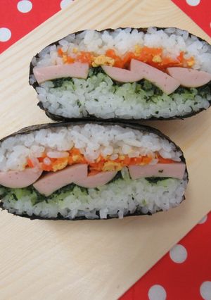 おにぎらず★人参シリシリ＋魚肉ソーセージ-レシピのメイン写真