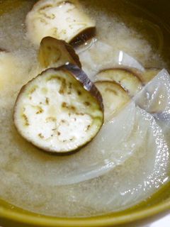 茄子と玉ねぎのお味噌汁-レシピのメイン写真
