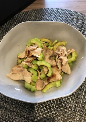 ゴーヤ、豚肉と炒めるだけ-レシピのメイン写真