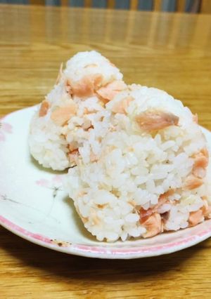鮭フレークのおにぎり-レシピのメイン写真