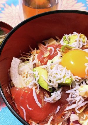 贅沢簡単！しらすとマグロのノッケサラダ丼-レシピのメイン写真