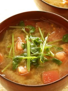 冷めても美味!トマトと豆苗のお味噌汁-レシピのメイン写真